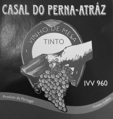 CASAL DO PERNA-ATRÁZ