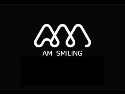 AM SMILING