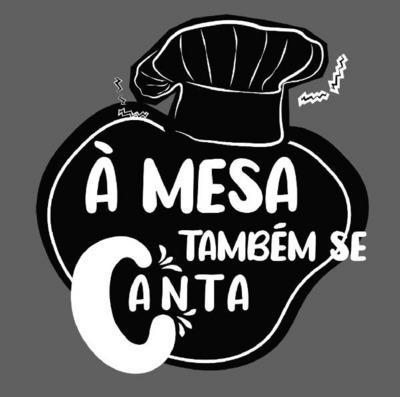 À MESA TAMBÉM SE CANTA